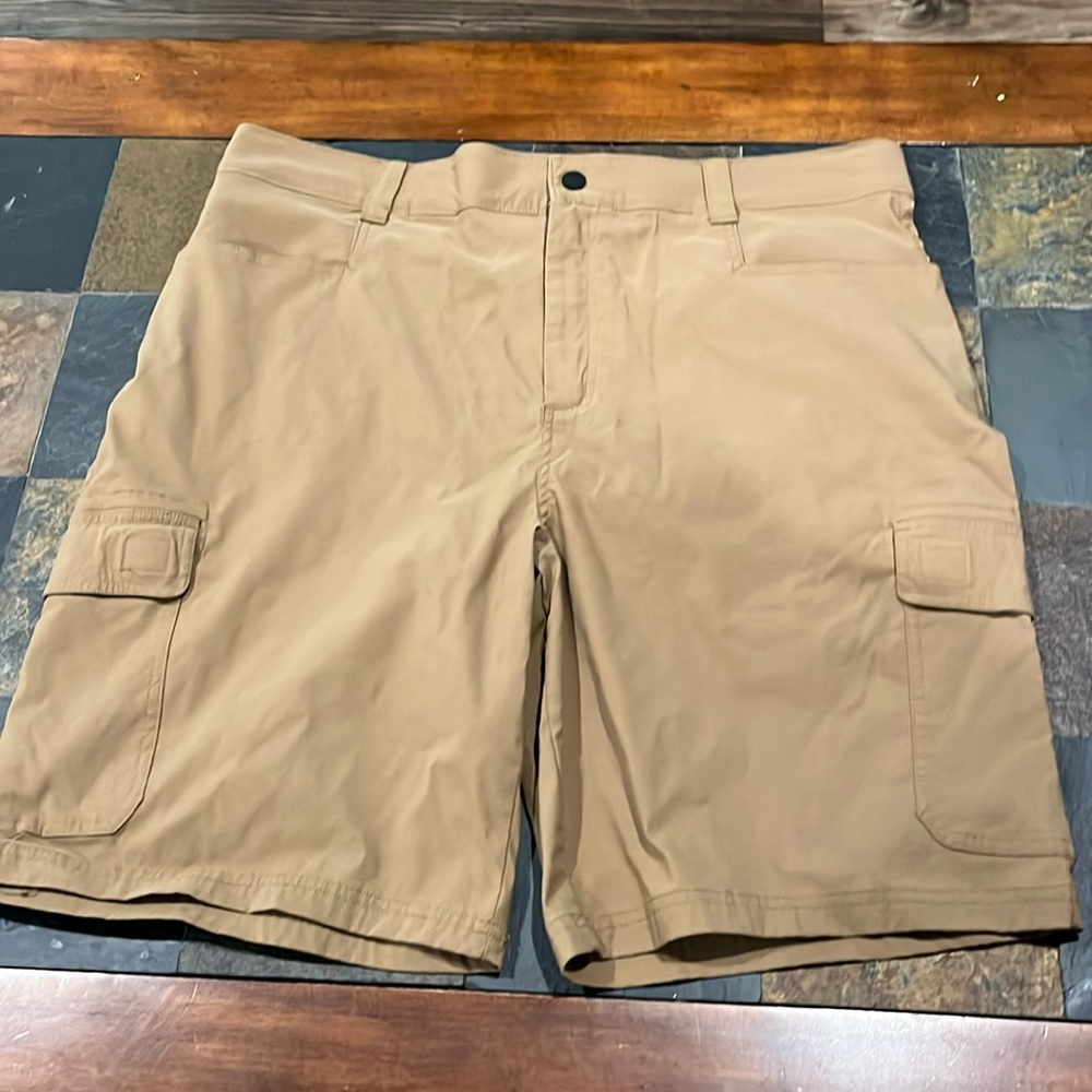 Orvis quick dry cargo shorts. Size 38 Excellent like new condition